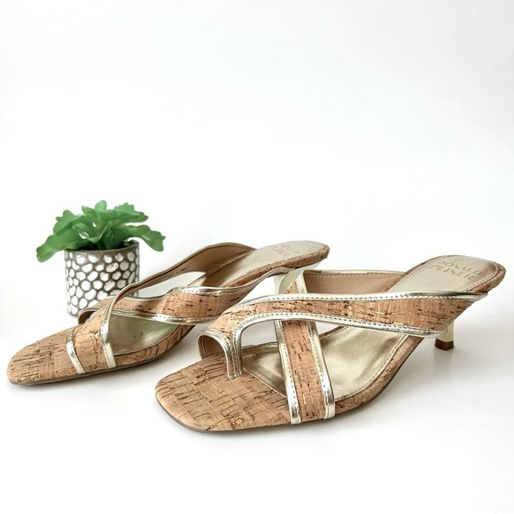 Donald Pliner Cassia Kitten Heel Gold Cork Neutral Low Heel Sandal Size 7 - Picture 1 of 10